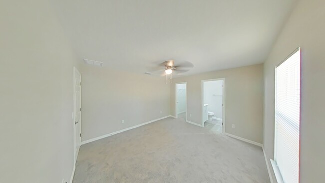 Building Photo - Brand New Comfortable 3 bedroom with Pract...