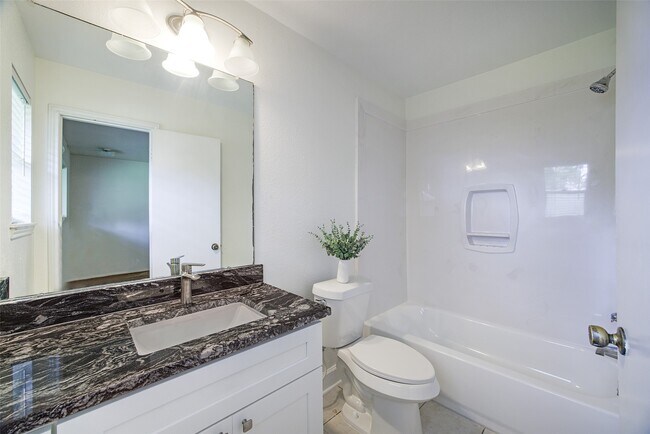 Building Photo - 5359 Little John Ln