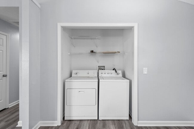 Building Photo - Beautiful 3 bedroom HOME