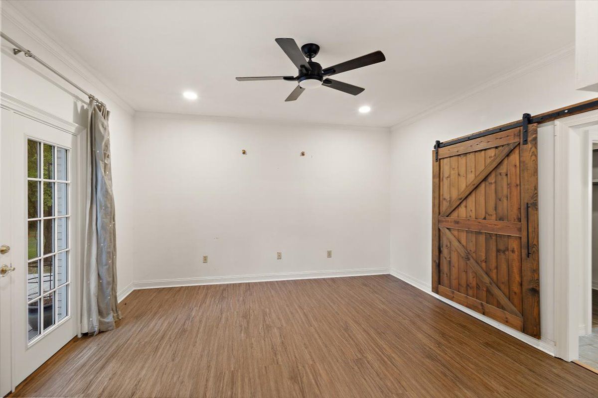 Building Photo - 423 Woodlands Cir