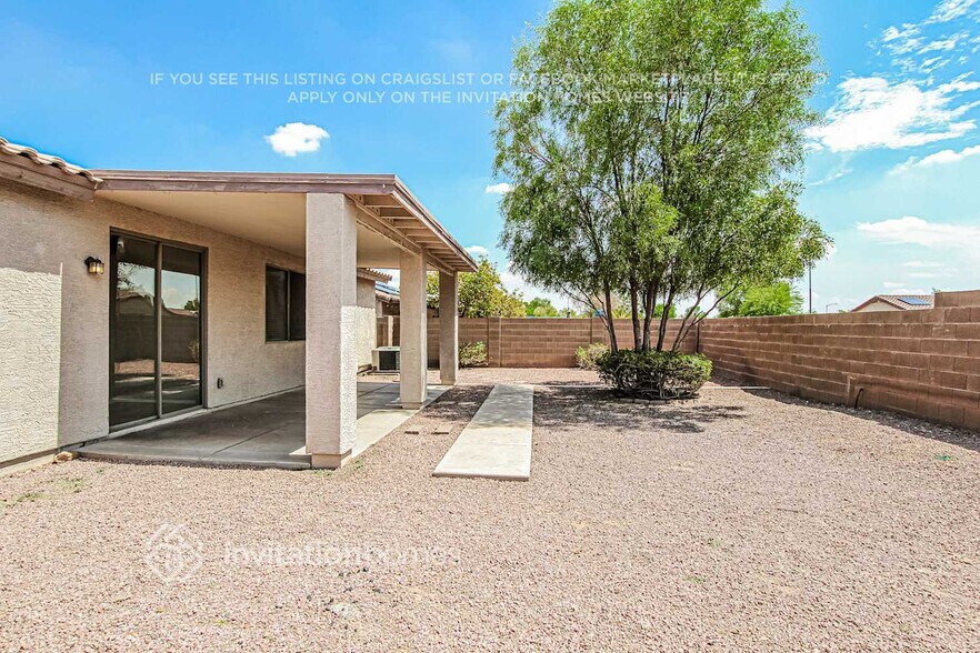Building Photo - 14921 W Lisbon Ln