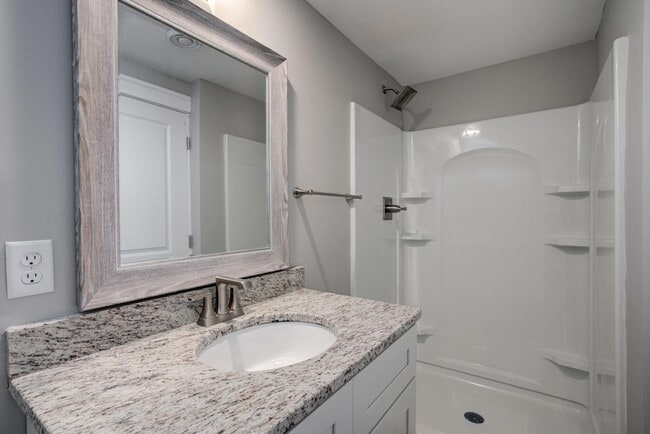 Building Photo - 2056 Summit Ave