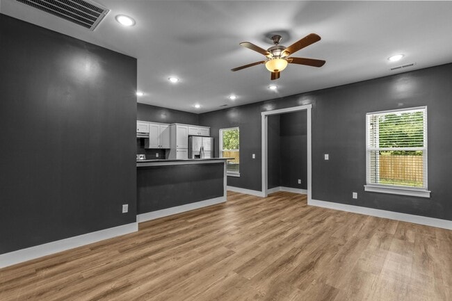 Building Photo - 4718 Metro Park Ln
