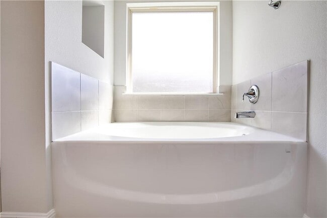 Building Photo - 2425 Choctaw Pl