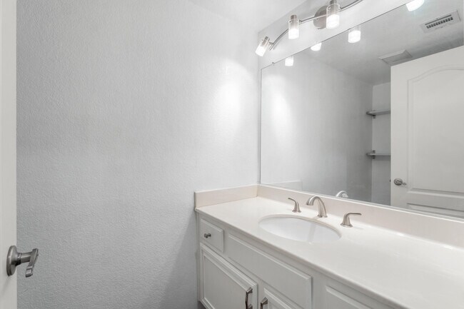 Building Photo - 45322 Pickford Ave