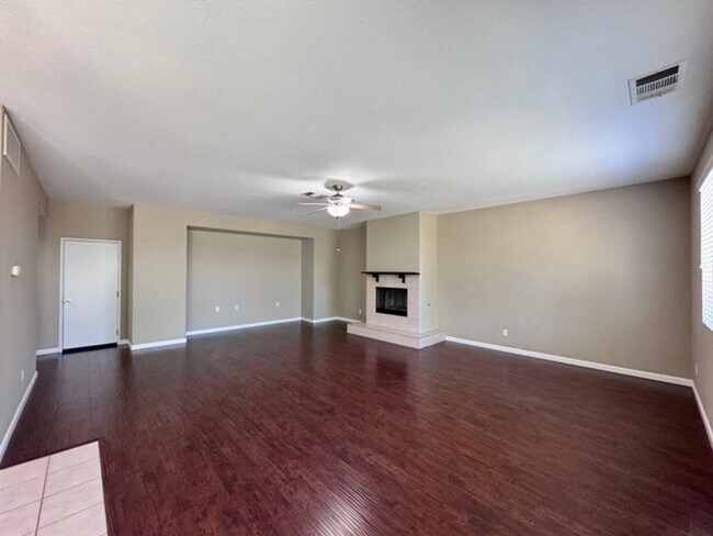 Building Photo - Beautiful Two Story 5 bedroom Home in the ...