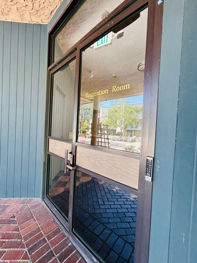 Building Photo - Spacious Two Bedroom, Two Bath Condo in De...