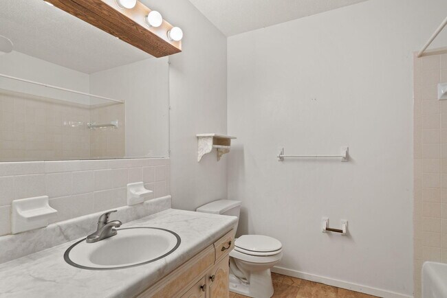 Building Photo - 1305 Jake Ln