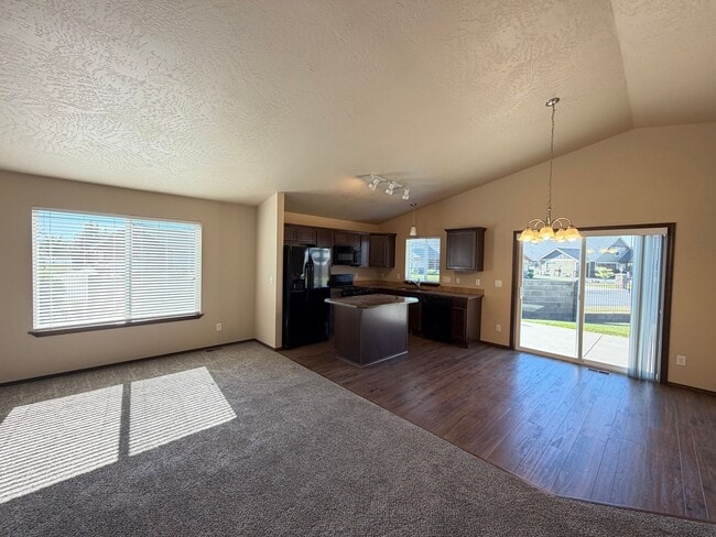 Building Photo - Radiant Lake Rancher