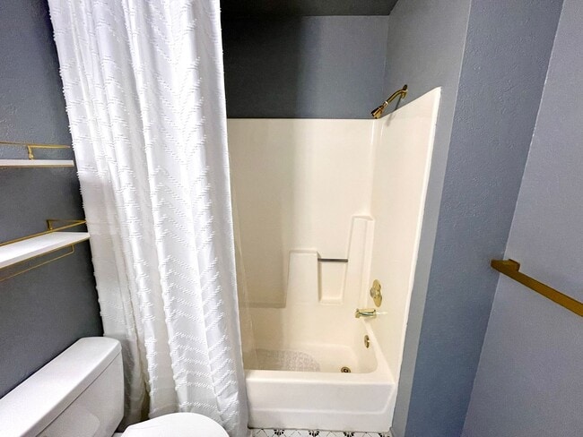 Building Photo - Great 1 Bedroom Condo in the Roadhaven Condos Gated Community!