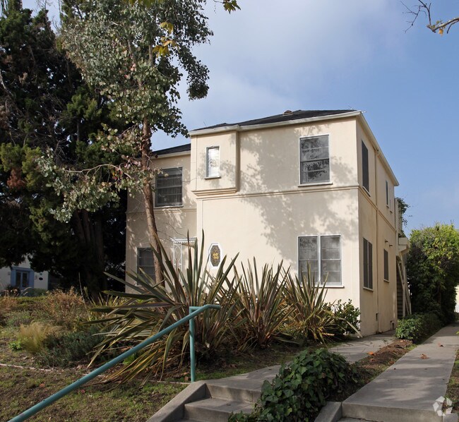Building Photo - 445 San Vicente Blvd