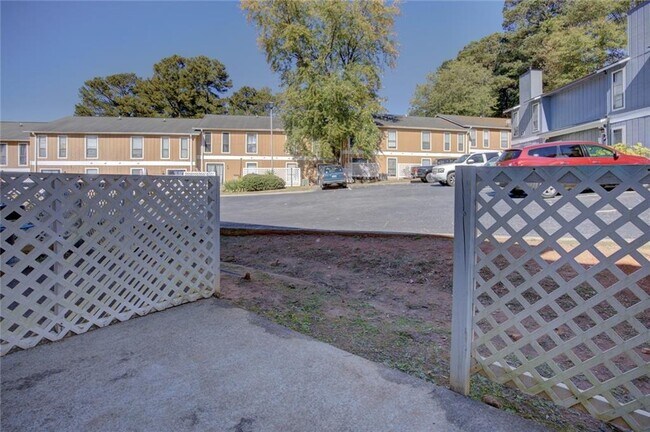 Building Photo - 2340 Beaver Ruin Rd