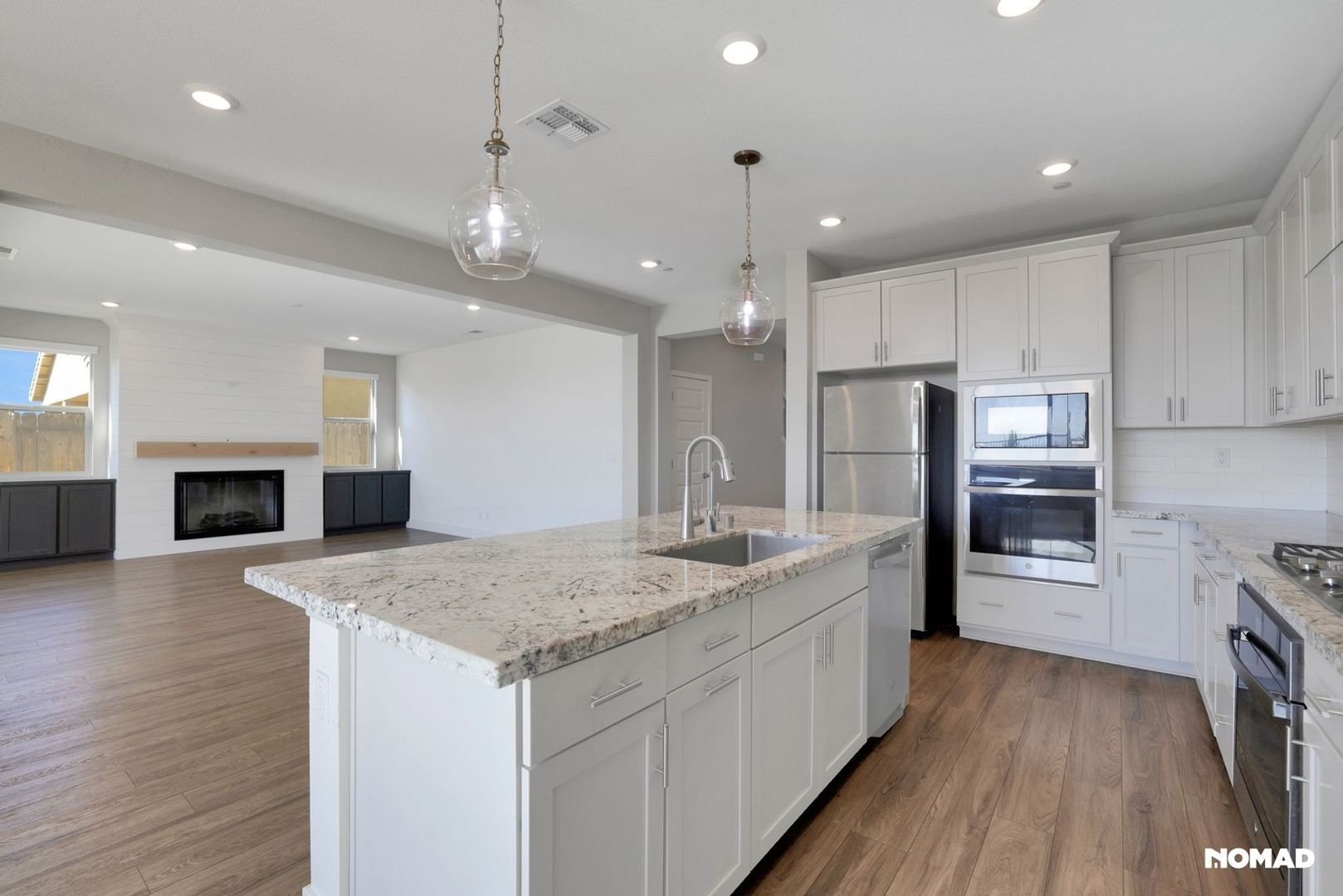 Building Photo - 12925 Knightsbrook Ave