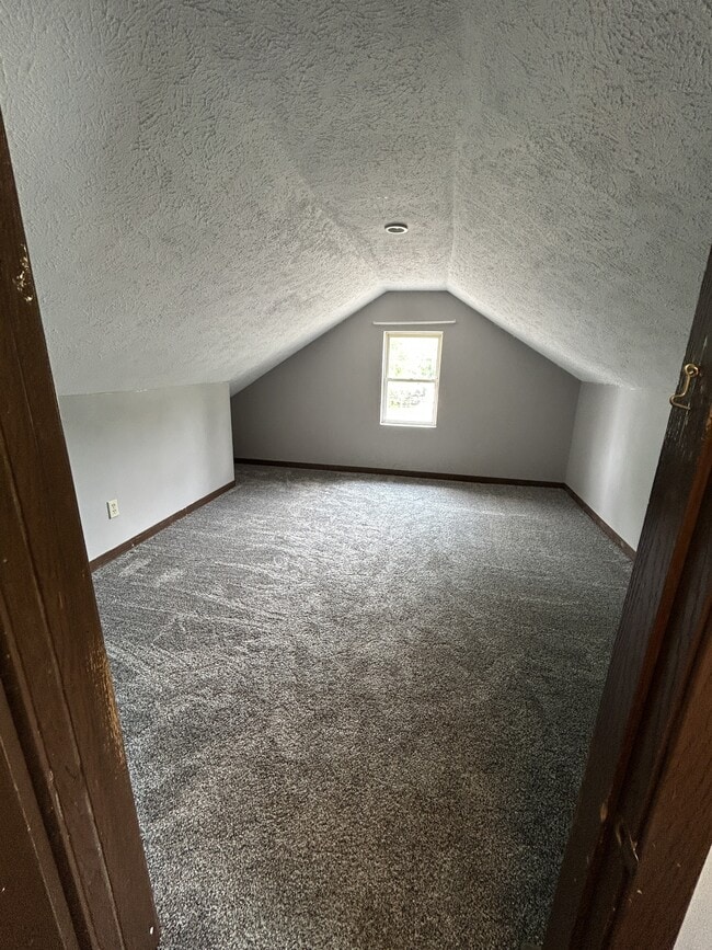 Building Photo - 1030 W 17th St