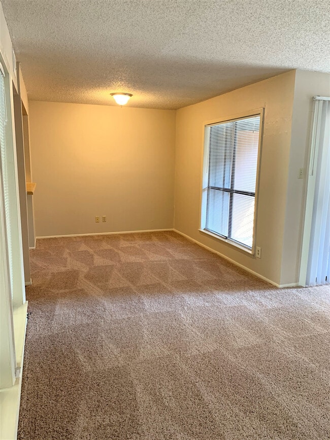 Building Photo - FIRST-FLOOR 2-BEDROOM AT WOODMONT TOWNHOMES