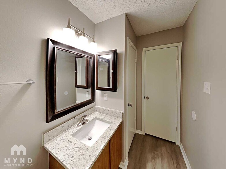 Building Photo - 9703 Cameron Creek