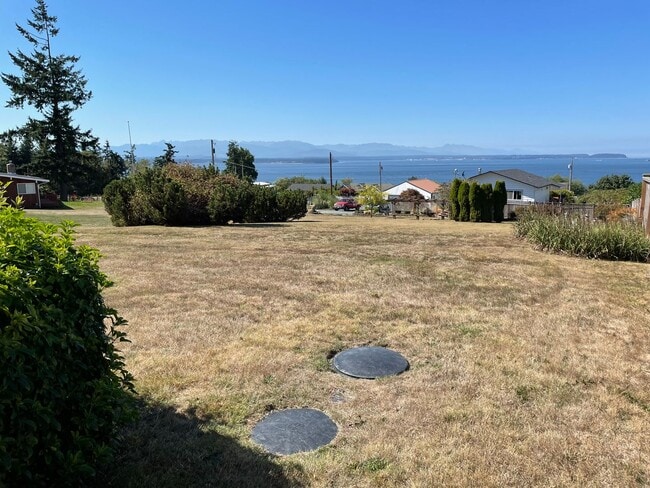 Building Photo - Lovely Mid-Island Home Available August 19th!