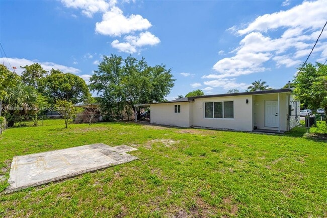 Building Photo - 741 NW 175th Dr