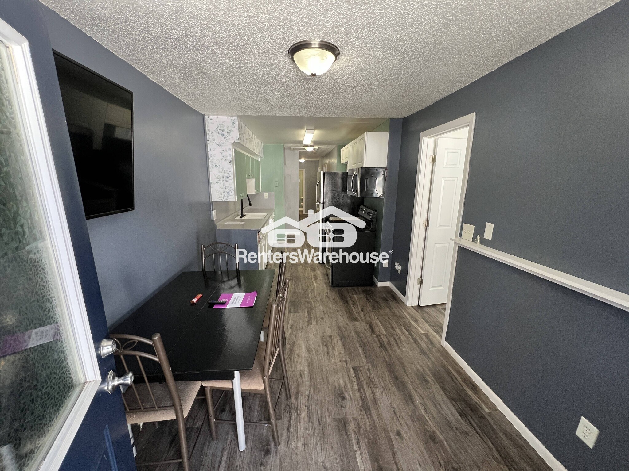 Building Photo - 9371 Country Dr