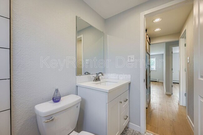 Building Photo - 2356 S Linden Ct