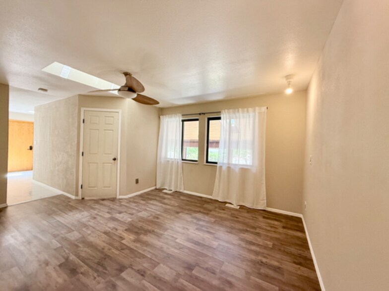 Building Photo - 301 W Mangrum Dr