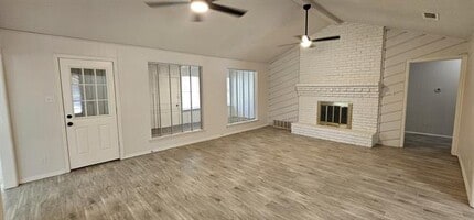 Building Photo - 1204 Laurie Ave