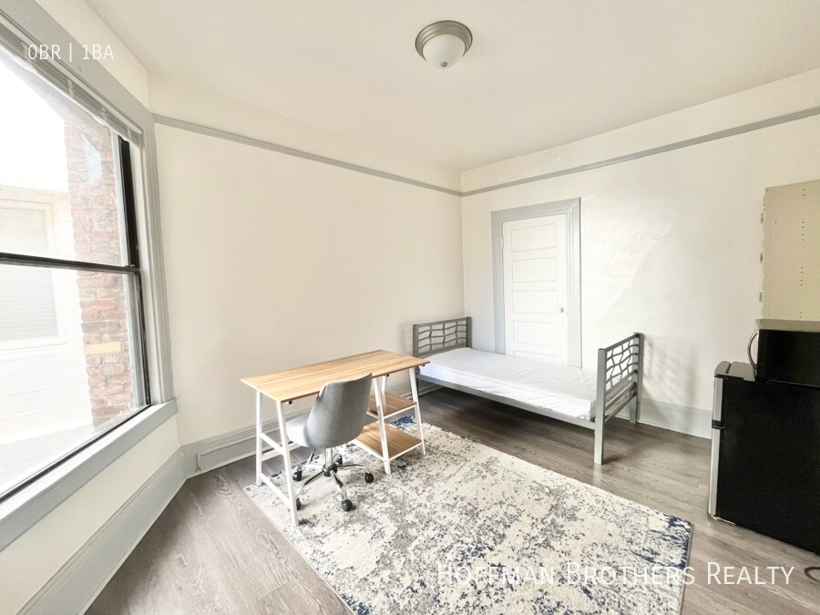 Building Photo - 1010 Bush St