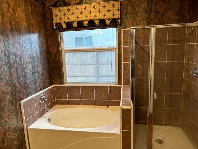 Building Photo - Beautiful Home in great North West Visalia neighborhood across from Soroptomist Park with Yard care