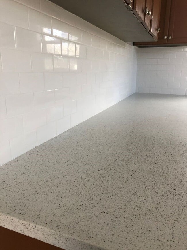 Building Photo - 102 N Avenue A