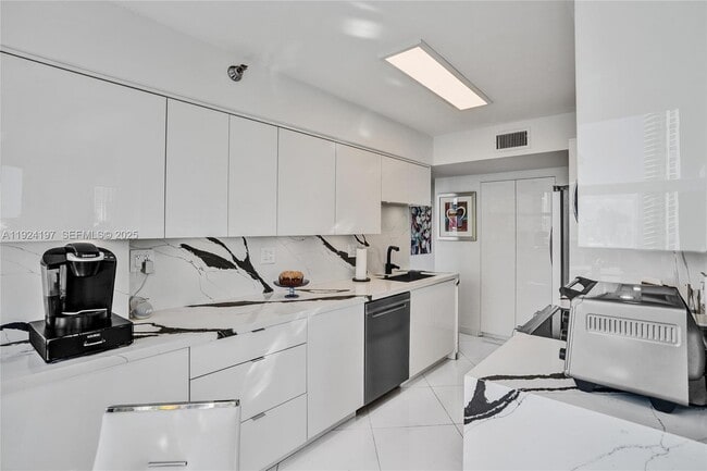 Building Photo - 3400 NE 192 St