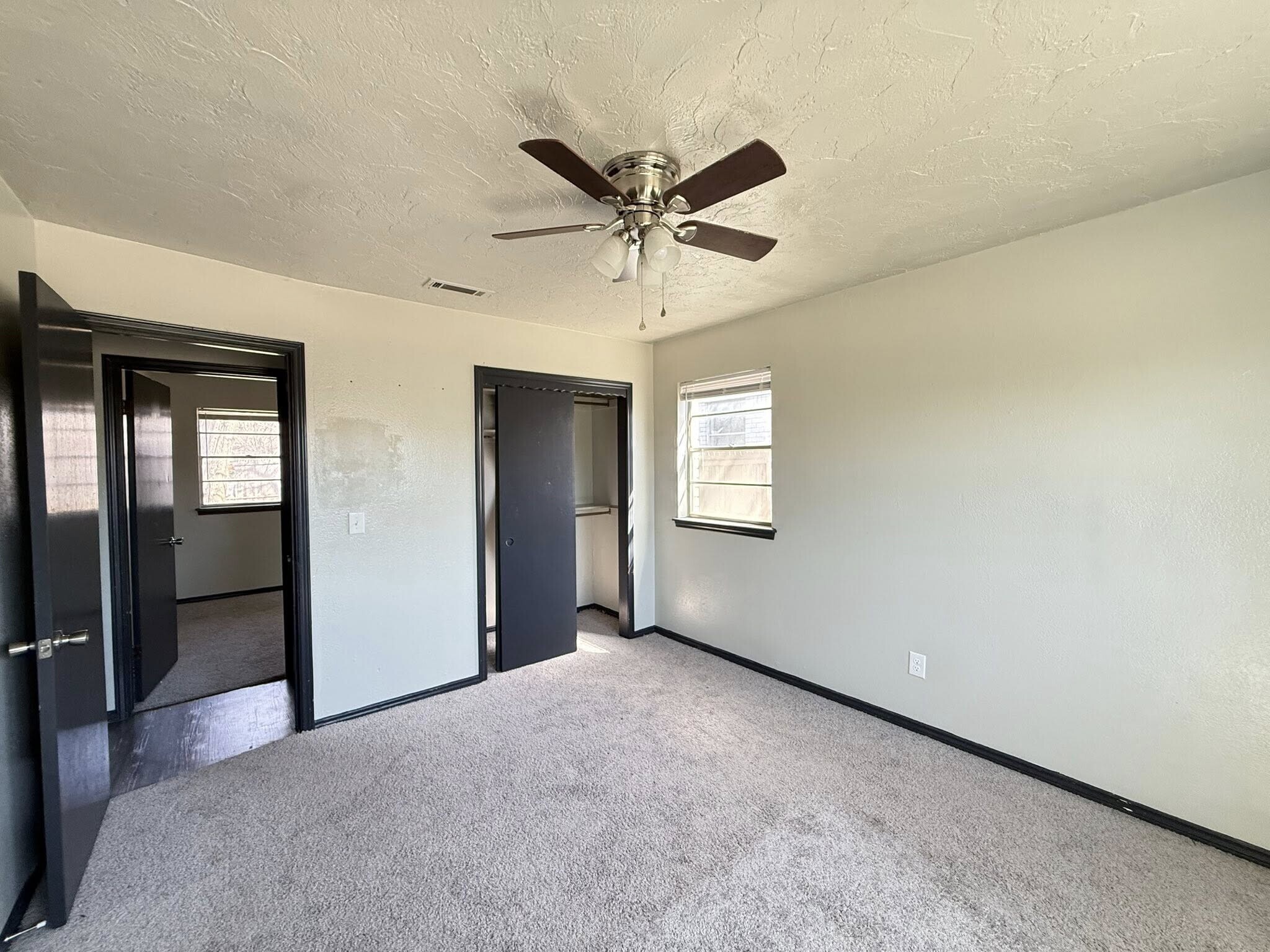 Building Photo - 829 Willow Brook Dr