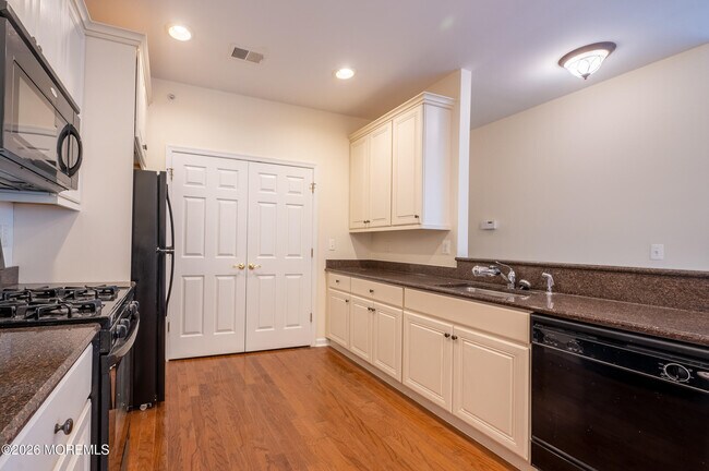 Building Photo - 539 Sophee Ln