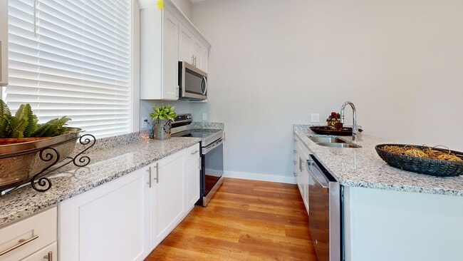 Building Photo - 1401 Forest Ave