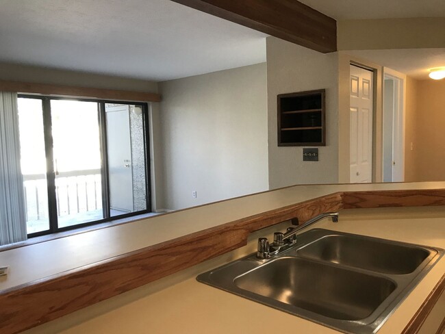 Building Photo - Spacious 1 bedroom apartment for rent at t...