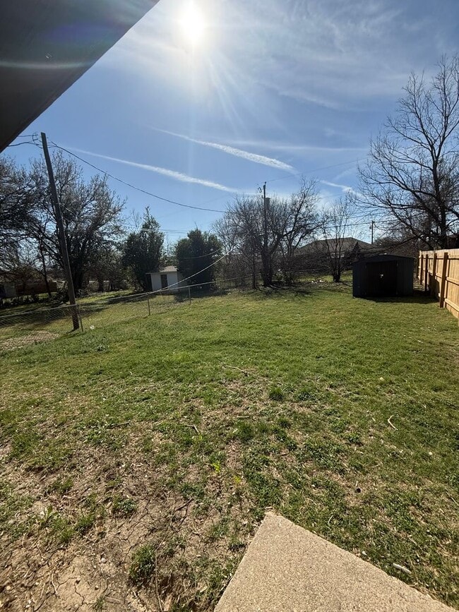 Building Photo - 1610 Indian Trail