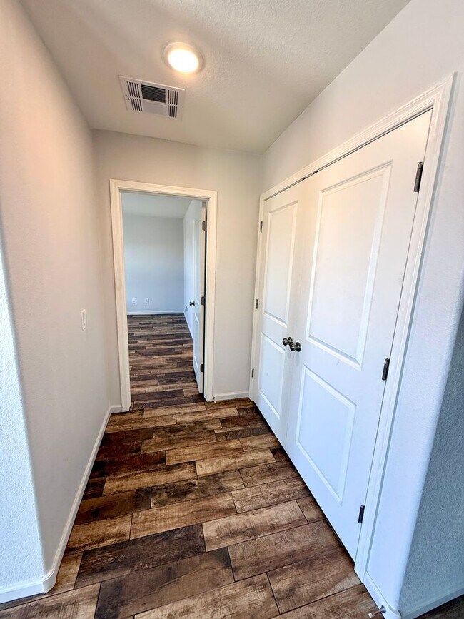 Building Photo - Beautifully Updated 4 Bedroom Home in Valley Springs Estates- Available Now!