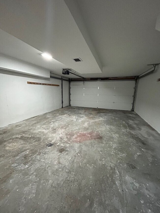 Building Photo - 7037 N Fisk Ct