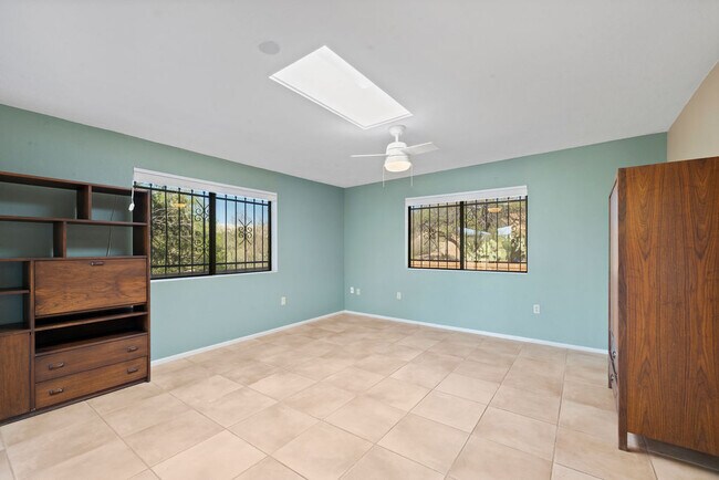 Building Photo - 1021 W Desert Canyon Pl