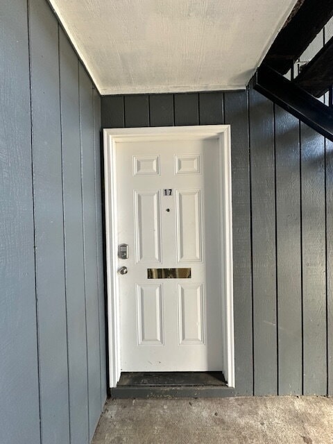 Building Photo - First floor, newly updated, 2 bedroom, 1 bathroom apartment near transportation