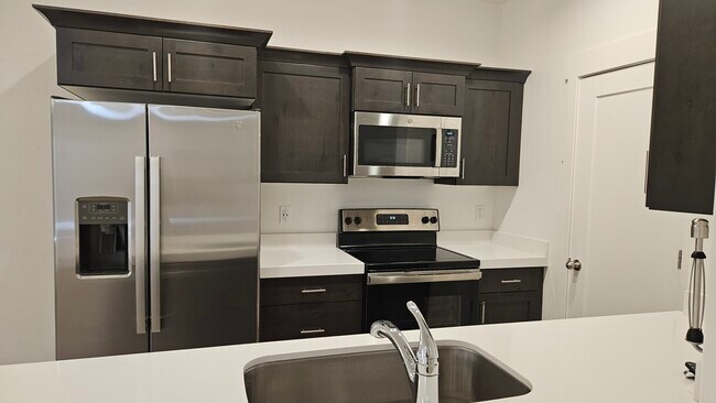 Building Photo - 7271 N Silver Spring Way