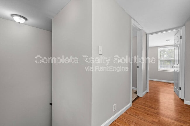 Building Photo - 3021 Iowa Ave