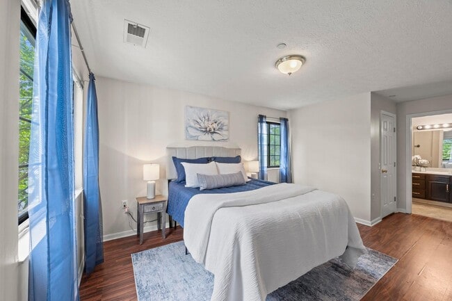 Building Photo - 6823 Meadow Creek Dr
