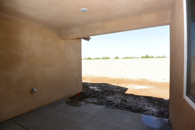 Building Photo - Newer northwest Visalia home in Ashton Park Gated Community