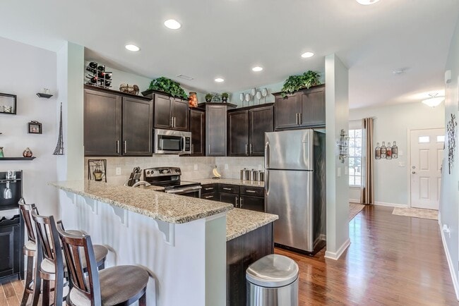 Building Photo - Luxury Townhome for rent!