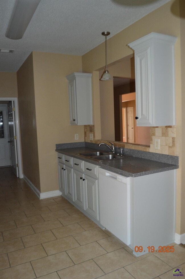 Building Photo - 704 Falkirk Dr