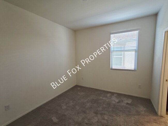 Building Photo - 5525 W Lazy Farm Dr