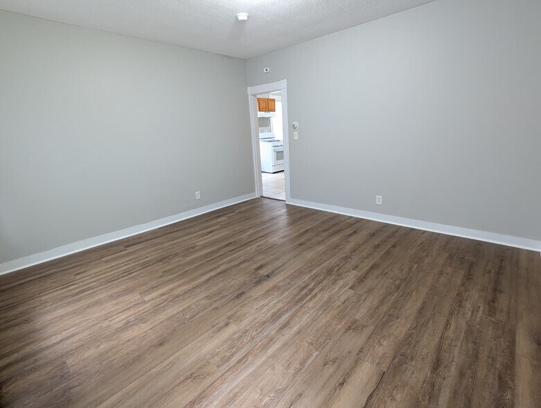 Building Photo - 38 Daggett St