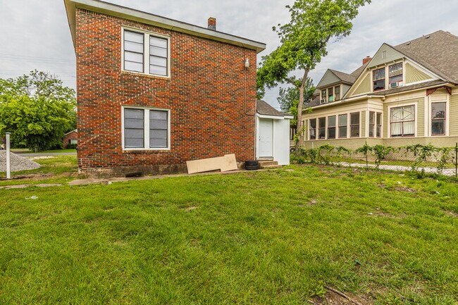 Building Photo - 515 N 15th St