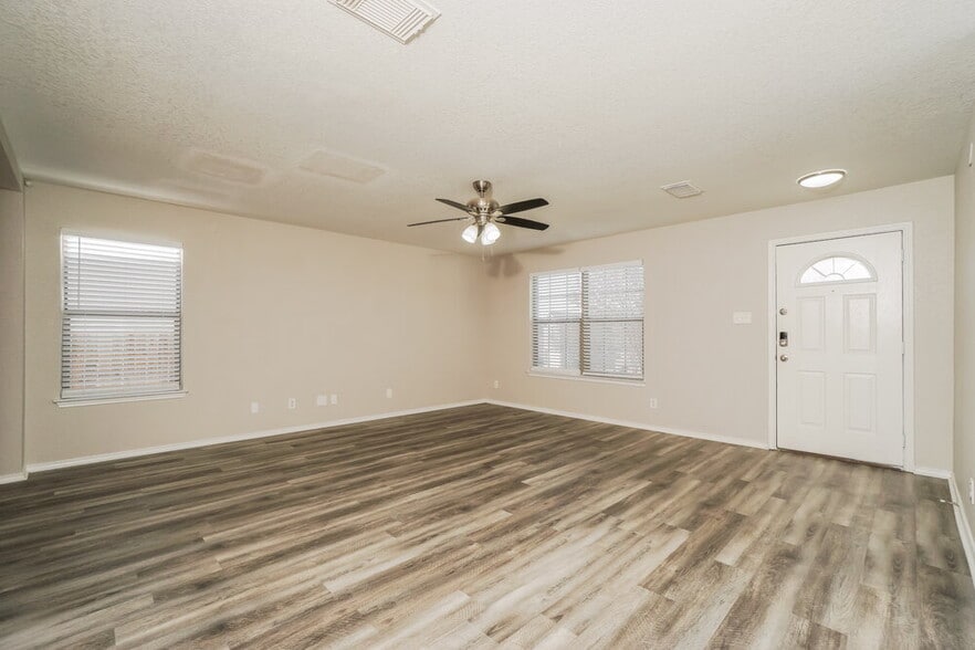 Building Photo - 14430 Bowhill Glen