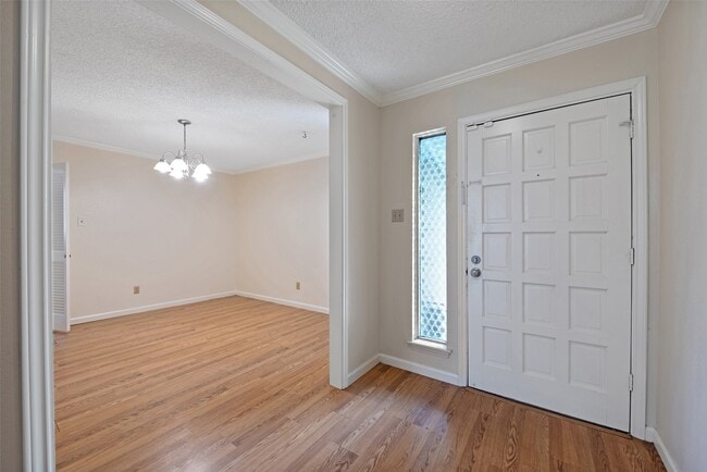 Building Photo - 807 Seacliff Dr